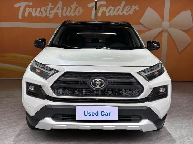 Toyota RAV4 2023 White
