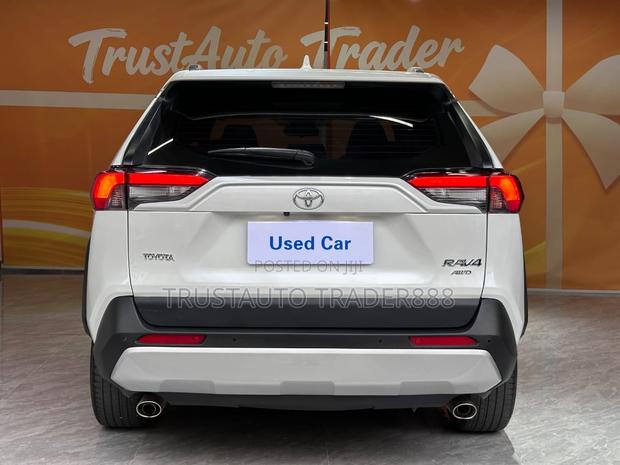 Toyota RAV4 2023 White
