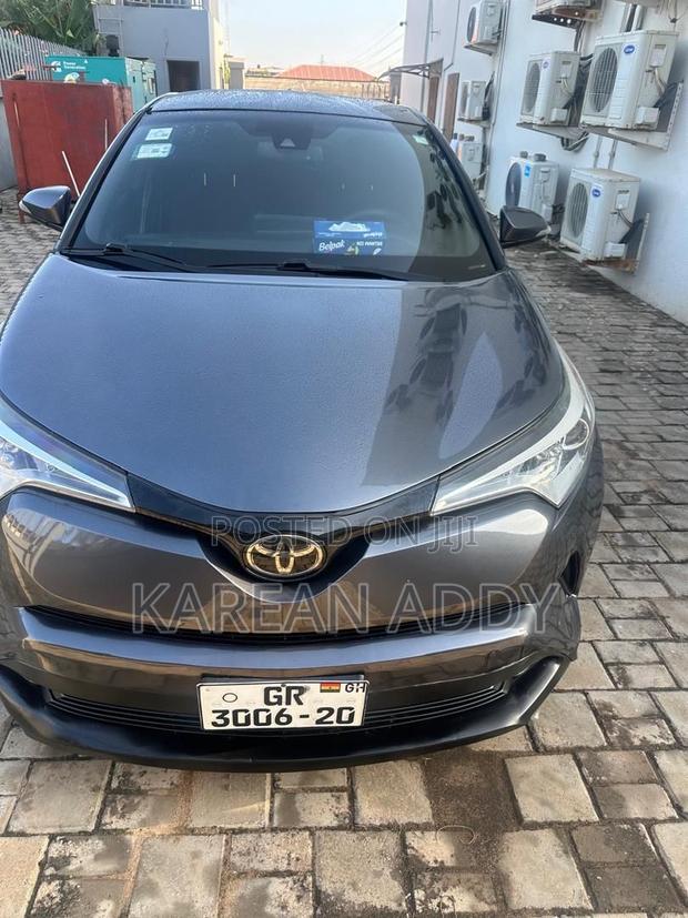 Toyota C-HR XLE FWD Sport Utility (2.0L 4cyl 2AM) 2018 Gray
