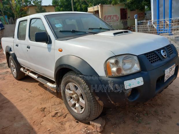 Nissan Hardbody 2012 White