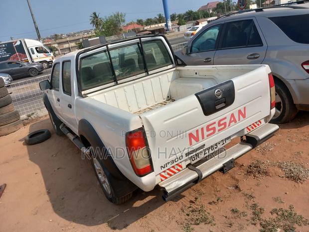 Nissan Hardbody 2012 White