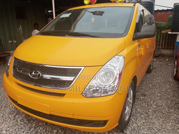 Hyundai Starex 2014 Yellow