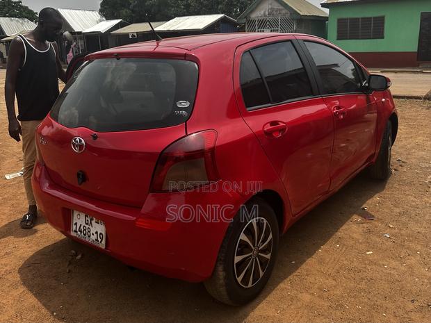 Toyota Vitz 1.3 FWD 5dr 2010 Red