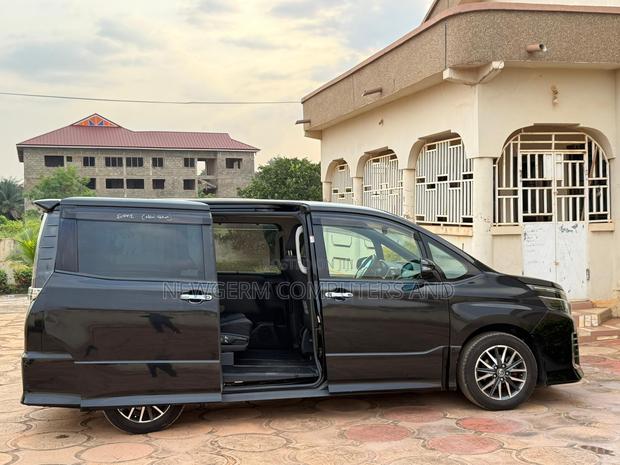 Toyota Voxy 2015 Black