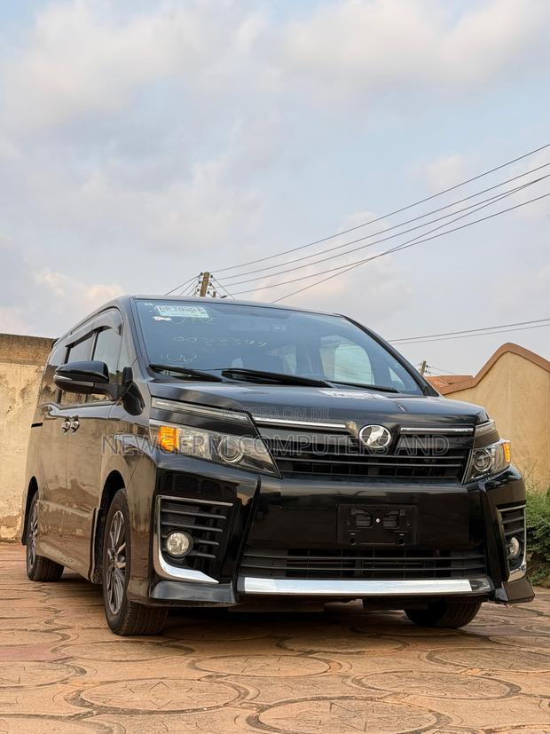 Toyota Voxy 2015 Black
