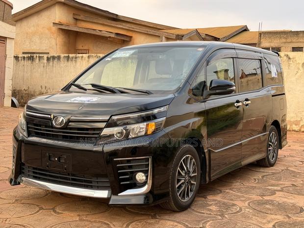 Toyota Voxy 2015 Black