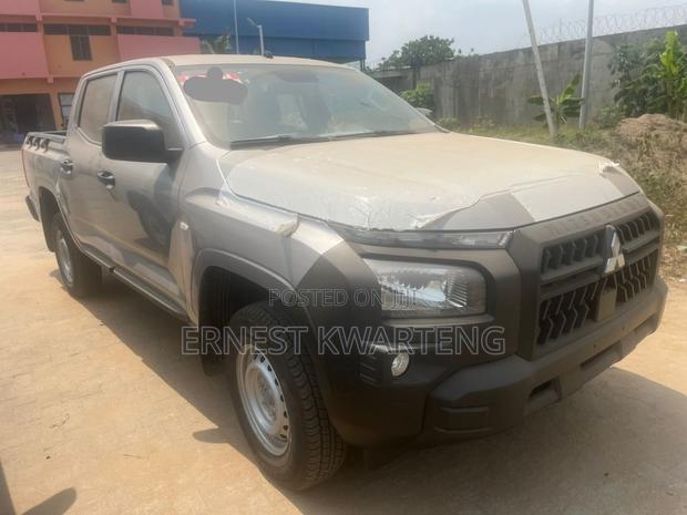New Mitsubishi L200 2025 Gray