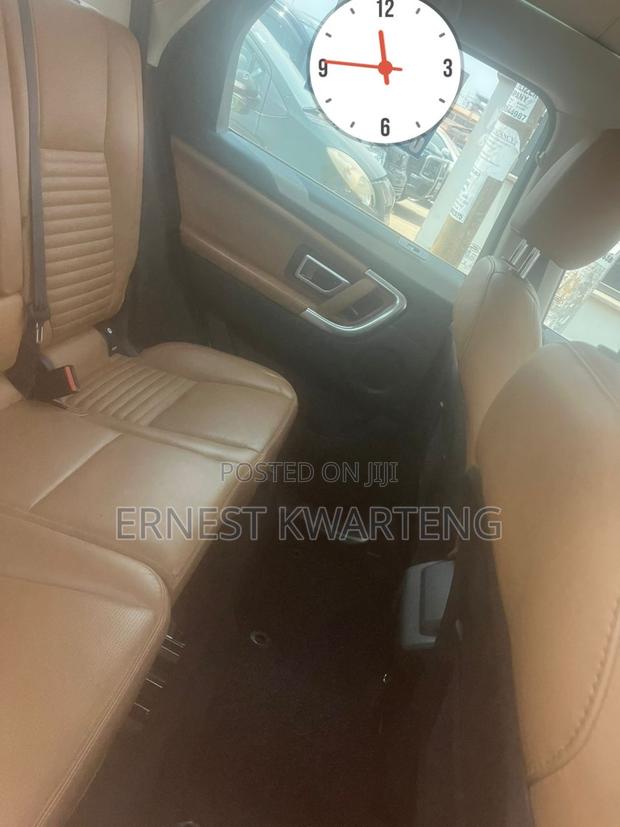 Land Rover Discovery 2019 White