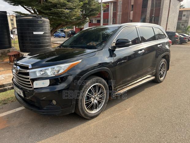 Toyota Highlander XLE 4x4 V6 (3.5L 6cyl 8A) 2018 Black