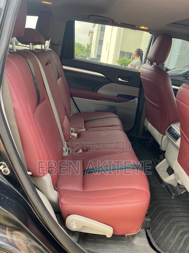 Toyota Highlander XLE 4x4 V6 (3.5L 6cyl 8A) 2018 Black