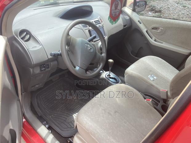Toyota Vitz 2010 Red
