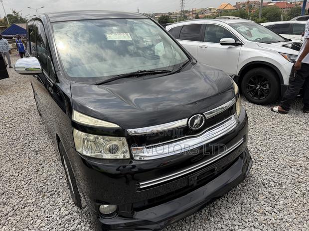 Toyota Voxy 2010 Black