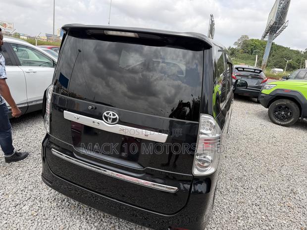 Toyota Voxy 2010 Black