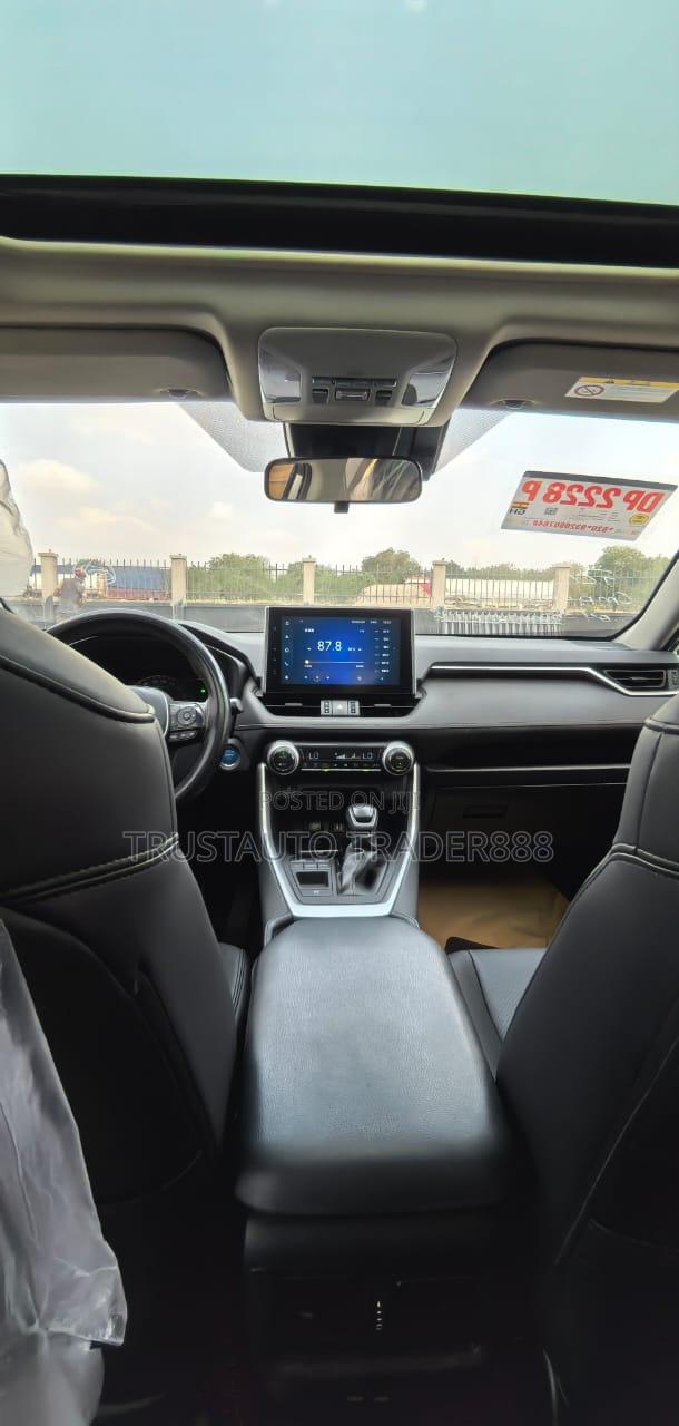 Toyota RAV4 LE 2021 White