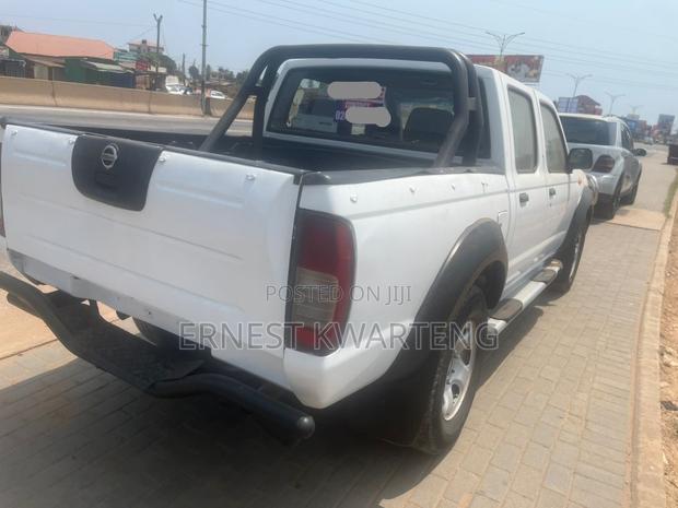 Nissan Hardbody 2013 White