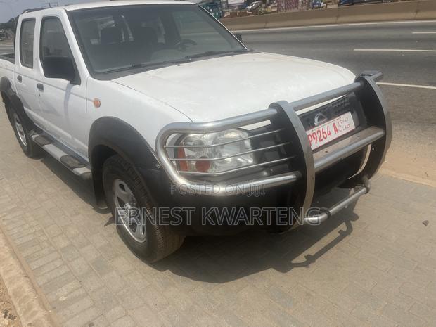 Nissan Hardbody 2013 White