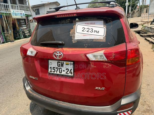 Toyota RAV4 XLE 4dr SUV AWD (2.5L 4cyl 6A) 2015 Red