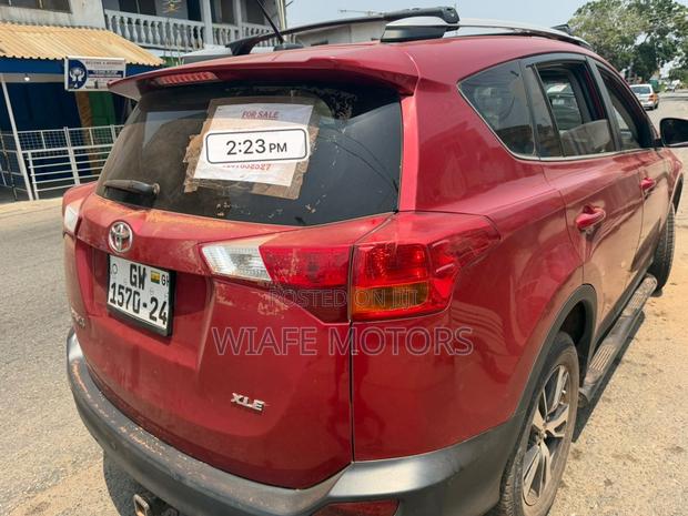 Toyota RAV4 XLE 4dr SUV AWD (2.5L 4cyl 6A) 2015 Red