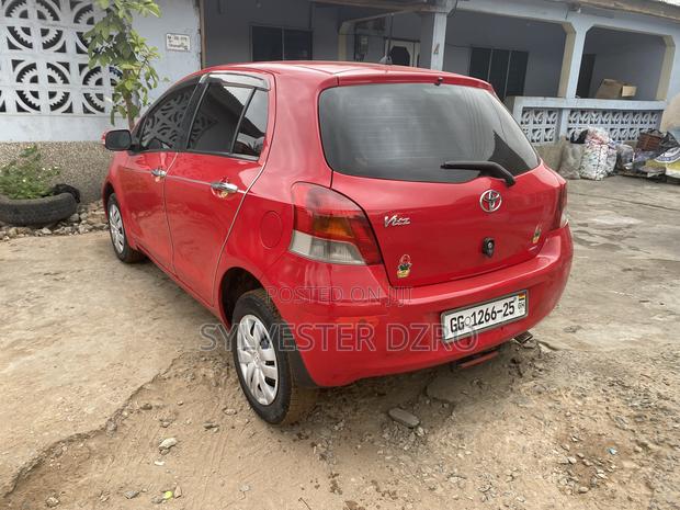 Toyota Vitz 2010 Red