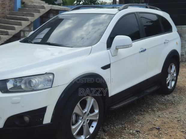 Chevrolet Captiva 2.0D Automatic 2011 White