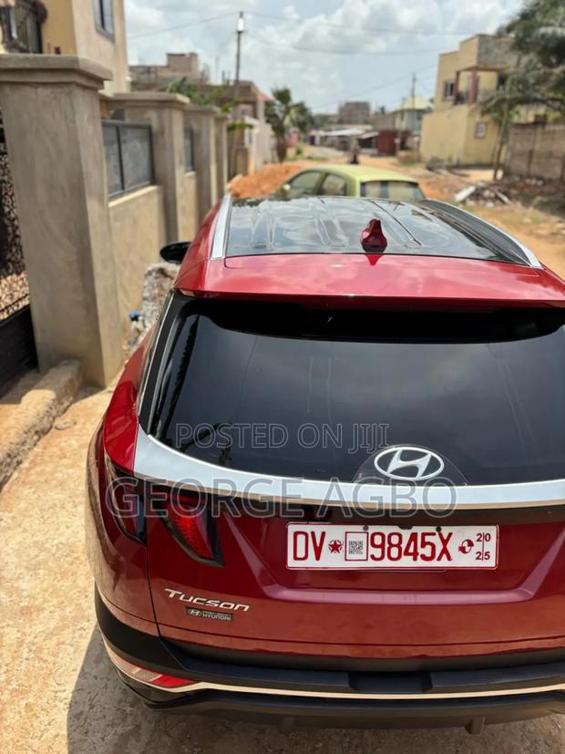 Hyundai Tucson SE 2022 Red