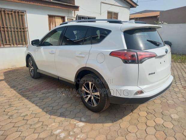 Toyota RAV4 2017 White