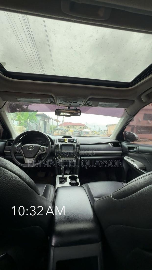 Toyota Camry SE 4dr Sedan (2.5L 4cyl 6A) 2012 Pearl