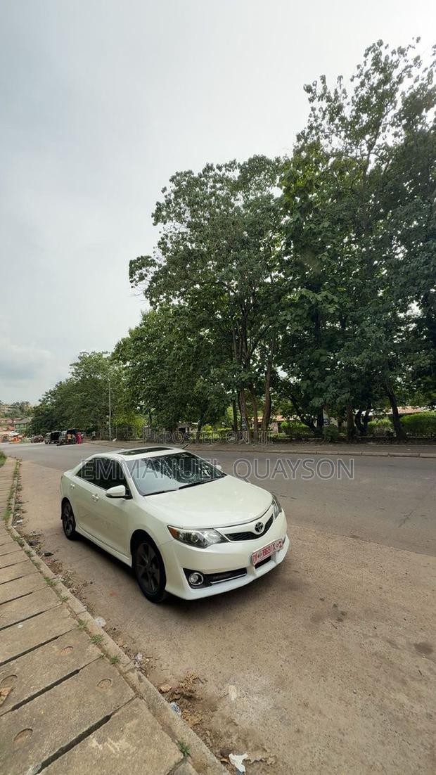 Toyota Camry SE 4dr Sedan (2.5L 4cyl 6A) 2012 Pearl