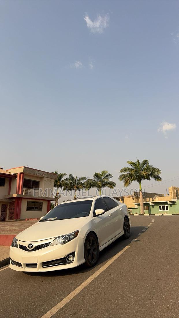 Toyota Camry SE 4dr Sedan (2.5L 4cyl 6A) 2012 Pearl