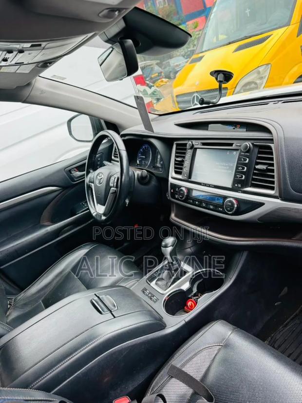 Toyota Highlander Limited 2019 White