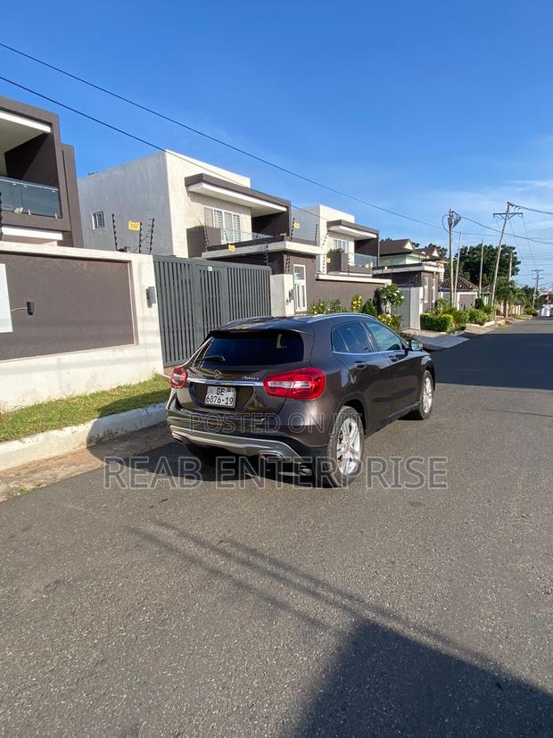 Mercedes-Benz GLA 250 2016 Brown