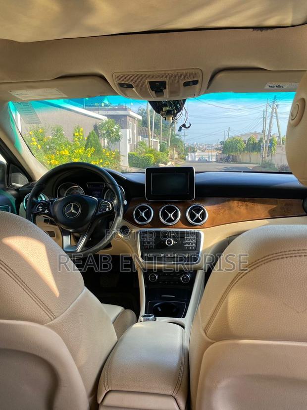 Mercedes-Benz GLA 250 2016 Brown
