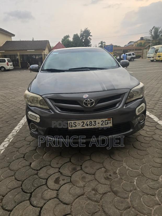 Toyota Corolla L 4-Speed Automatic 2013 Gray