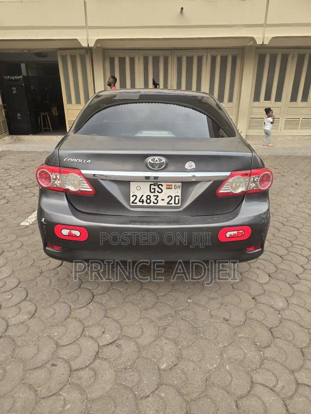 Toyota Corolla L 4-Speed Automatic 2013 Gray