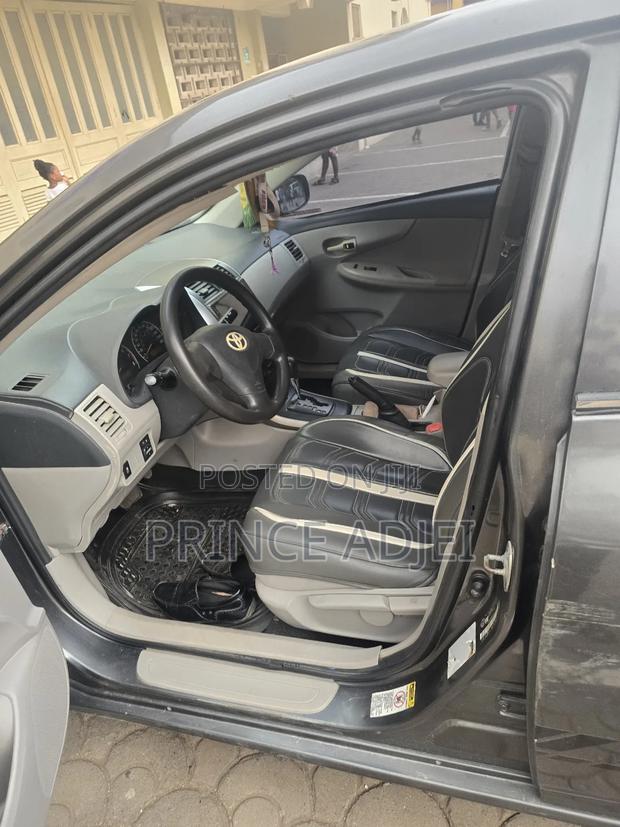 Toyota Corolla L 4-Speed Automatic 2013 Gray