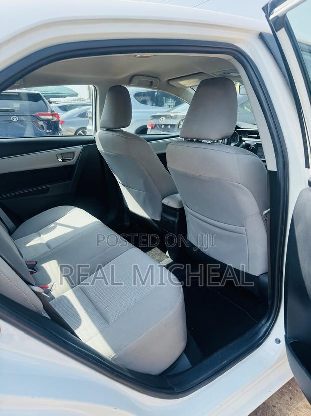 Toyota Corolla LE 4dr Sedan (1.8L 4cyl CVT) 2016 White