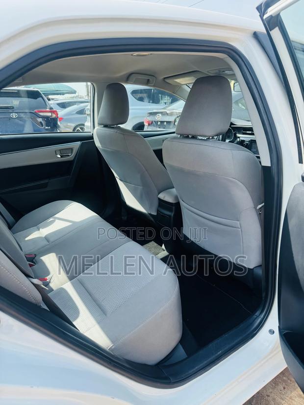Toyota Corolla LE 4dr Sedan (1.8L 4cyl CVT) 2016 White