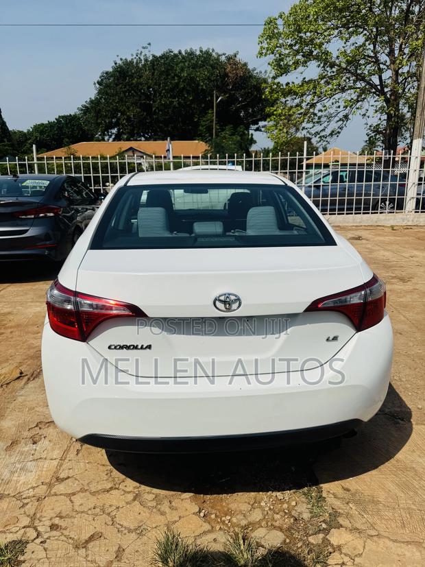 Toyota Corolla LE 4dr Sedan (1.8L 4cyl CVT) 2016 White