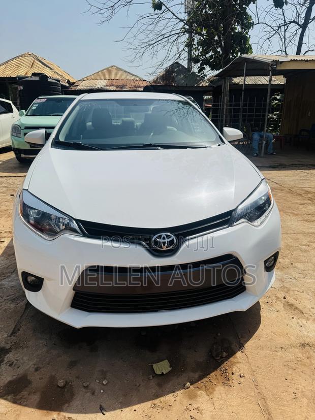 Toyota Corolla LE 4dr Sedan (1.8L 4cyl CVT) 2016 White