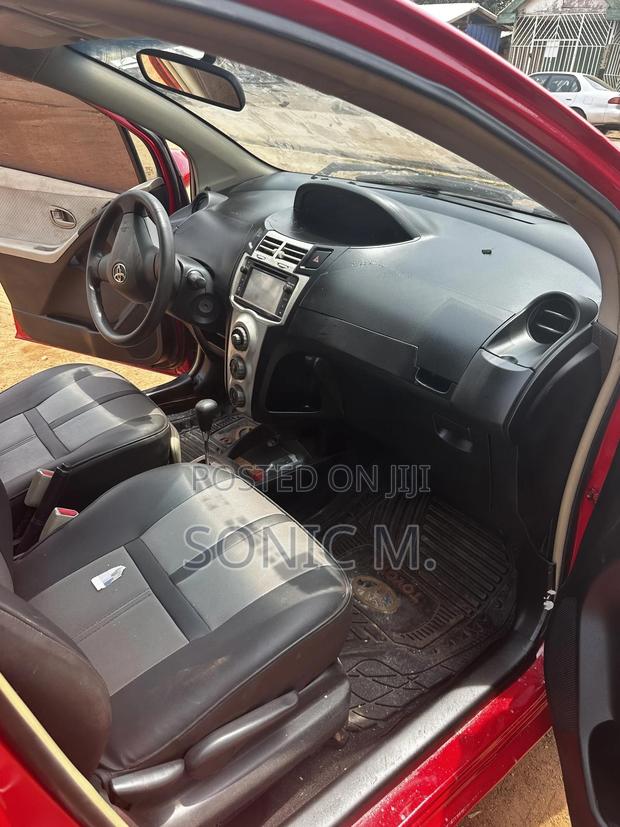 Toyota Vitz 1.3 FWD 5dr 2010 Red