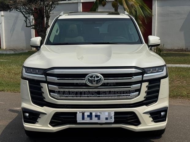 New Toyota Land Cruiser LC300 2023 White