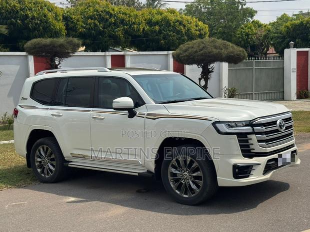 New Toyota Land Cruiser LC300 2023 White