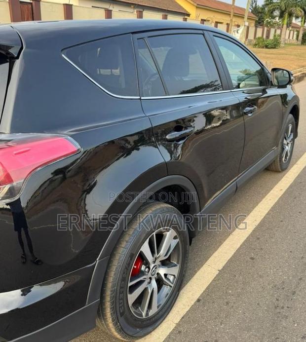 Toyota RAV4 XLE 4dr SUV (2.5L 4cyl 6A) 2018 Black