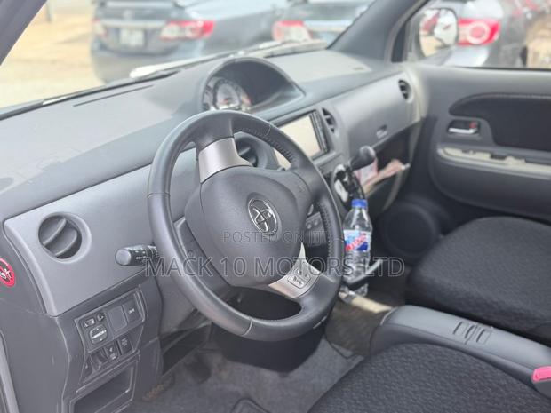 Toyota Sienta 2015 Silver
