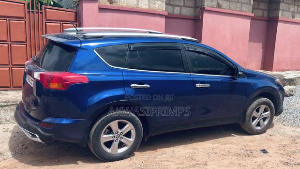Toyota RAV4 XLE 4dr SUV AWD (2.5L 4cyl 6A) 2015 Blue