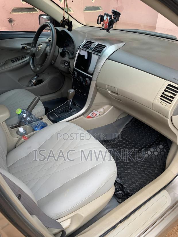 Toyota Corolla 1.8 Exclusive Automatic 2009 Silver