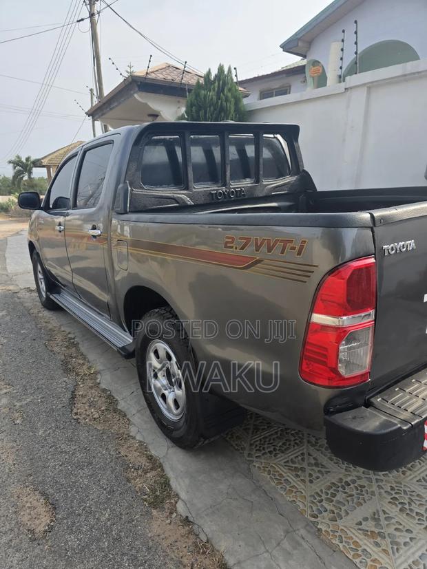Toyota Hilux 2008 Gray