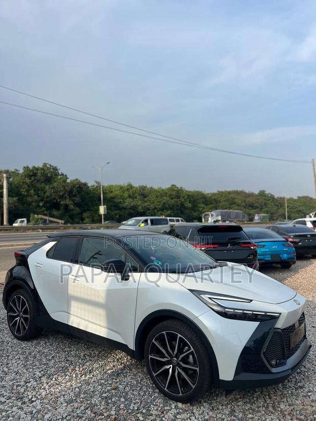 Toyota C-HR 2025 White