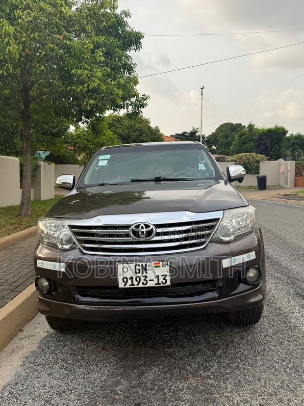 Toyota Fortuner 2013 Brown