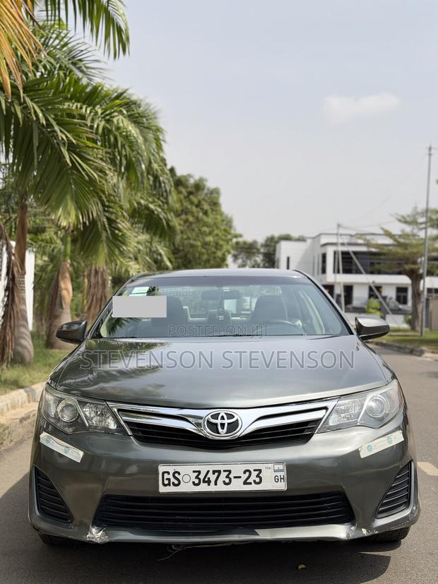 Toyota Camry LE 4dr Sedan w/Prod. End 11/13 (2.5L 4cyl 6A) 2014 Gray